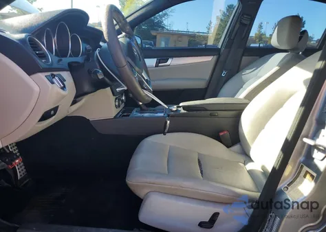 2012 Mercedes-Benz C 250 из США, поврежденный, VIN WDDGF4HB2CR191355